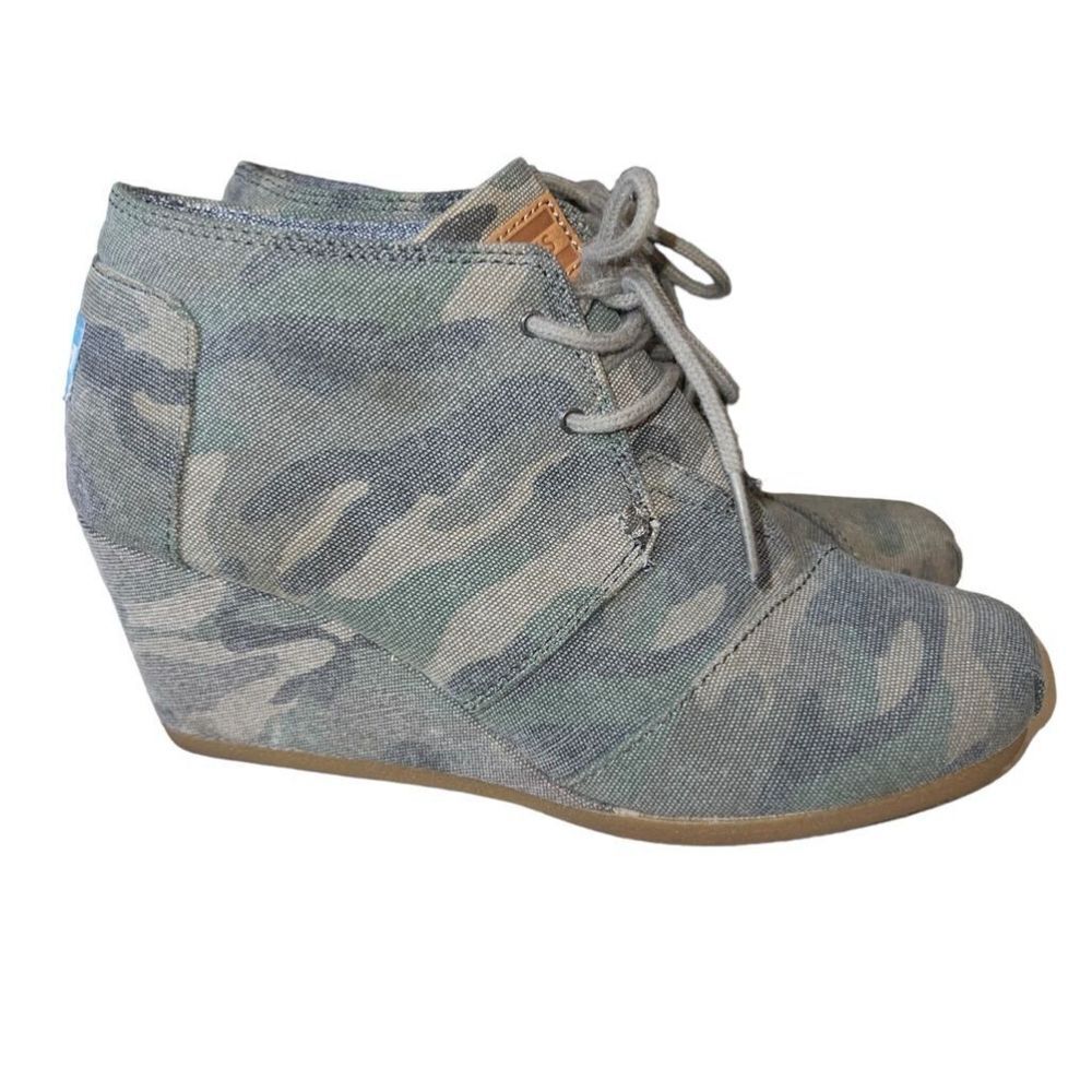 Women's TOMS Green Camouflage Wedge Booties Size 6.5